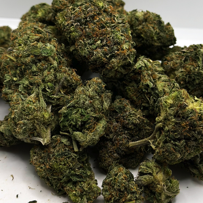 Lizard X King O.g (Aaaa+) 1 this new aaaa+ craft cannabis was born and bred in beautiful british columbia by growers at bubba kings, and it is an exciting must try for any cannabis user, especially for you indica lovers out there! named after the creepy, crawly, scaly, cold blooded reptile, the strain is not to be feared though can be intimidating as it is quite the heavy hitter! somewhat ironically, the potent indica hybrid actually delivers a brightly flavourful punch for such a heavy though blissful high, as it is delectably sweet and fruity with hints of spice, though its effects are perhaps more enjoyable than its already great tasting flavours! offering users a heavy and sedative high that is uplifting and relaxing both mentally and physically, the lizard by bubba kings is to be enjoyed by both recreational and medical users alike!xa